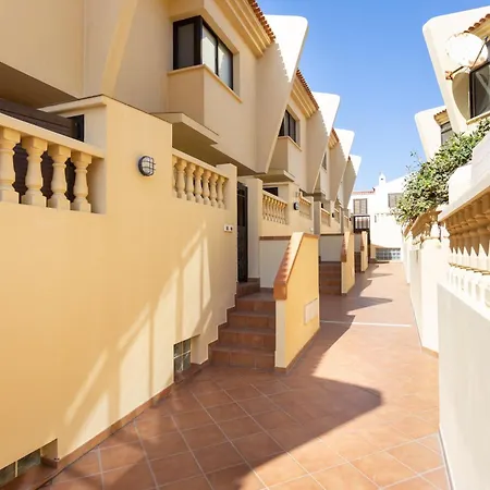Medano Townhouse Holiday home *